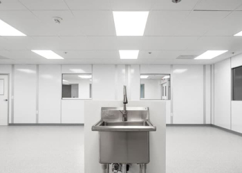 Allied Modular white room interior featuring clean non-porous wall panels, recessed lighting, stainless steel wash station, and observation windows