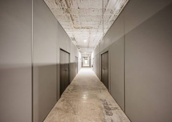 Hallway with modular partition walls and integrated doors by Allied Modular.