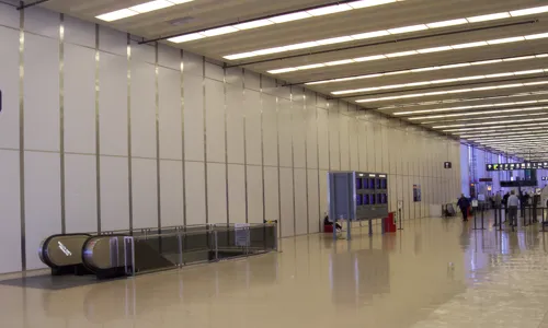 Airport and transit modular walls