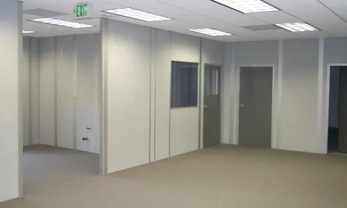 Mobile office interior with modular partition walls
